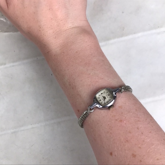 Waltham 17 jewel wind up vintage watch- not tested main image 5